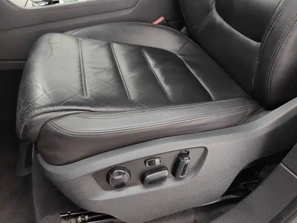 Фото 20 - Volkswagen Touareg
