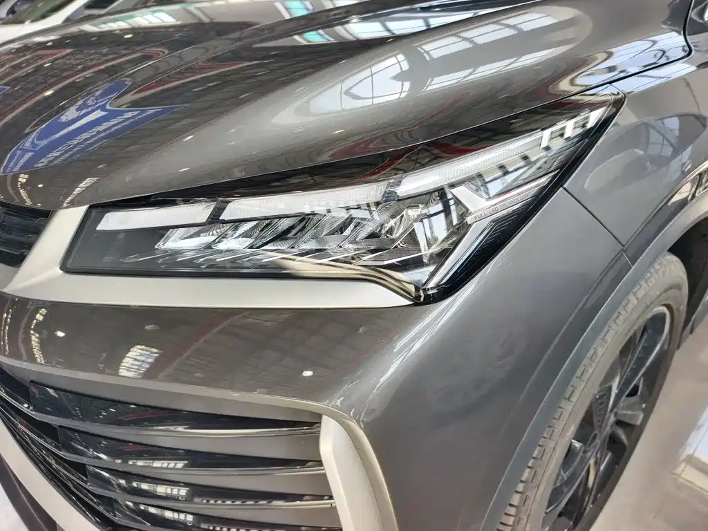 Фото 3 - Geely Coolray