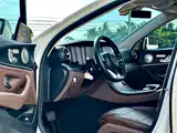 Фото 4 - Mercedes-Benz E-Class