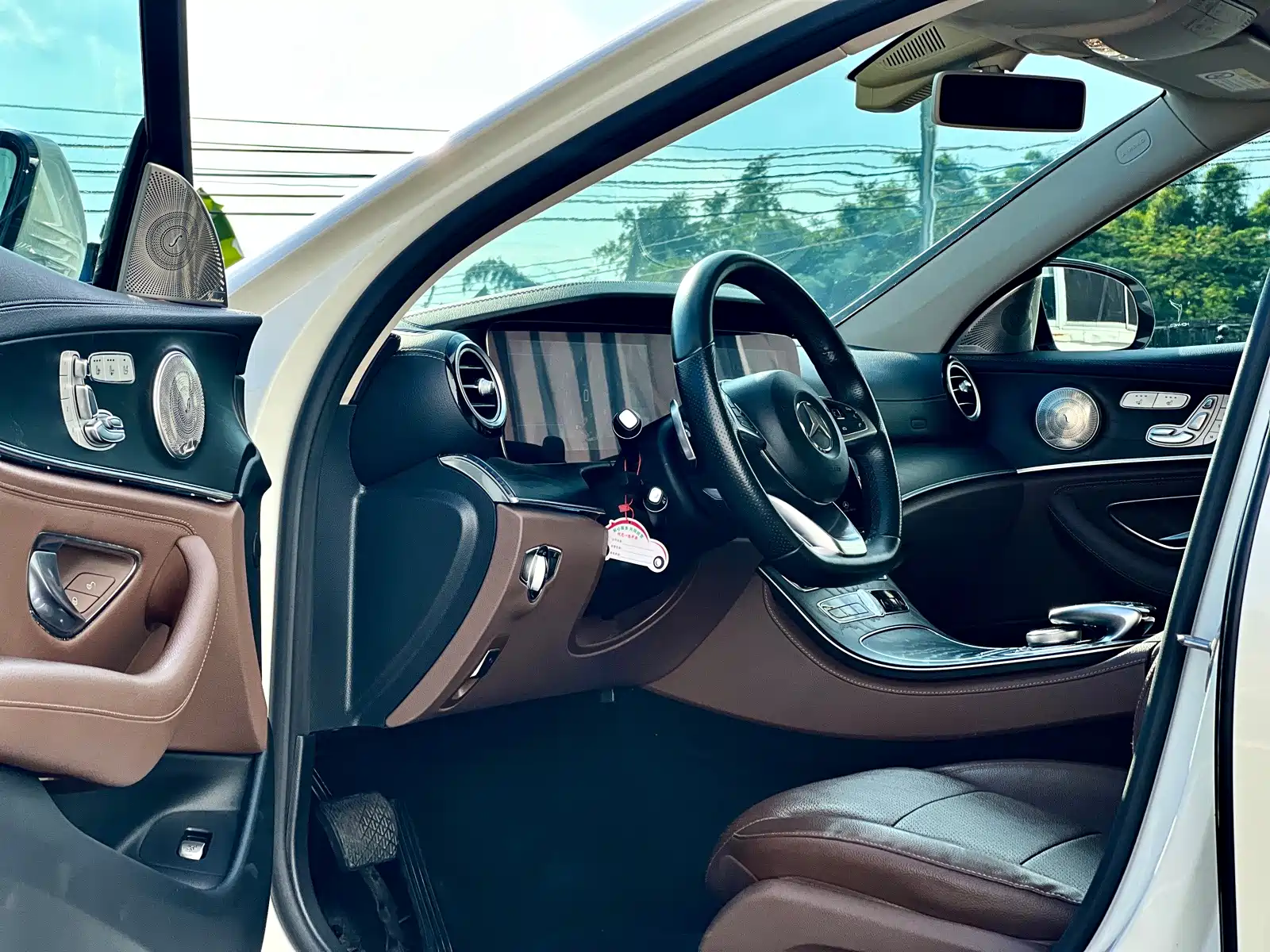 Фото 4 - Mercedes-Benz E-Class