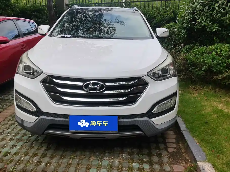 Hyundai Santa Fe 2013 2013 Model 2.4L Automatic 2WD Smart
