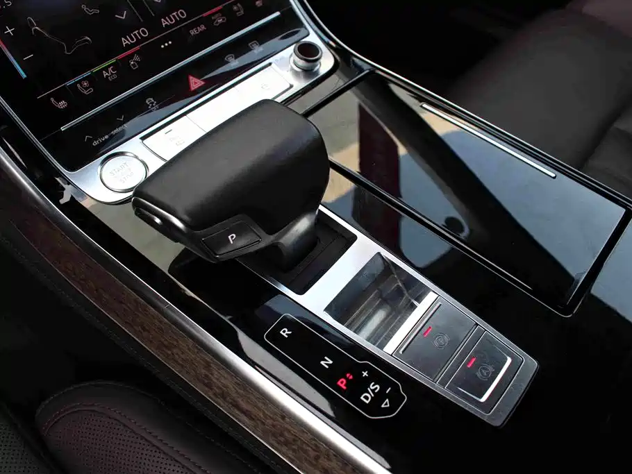 Фото 9 - Audi A8