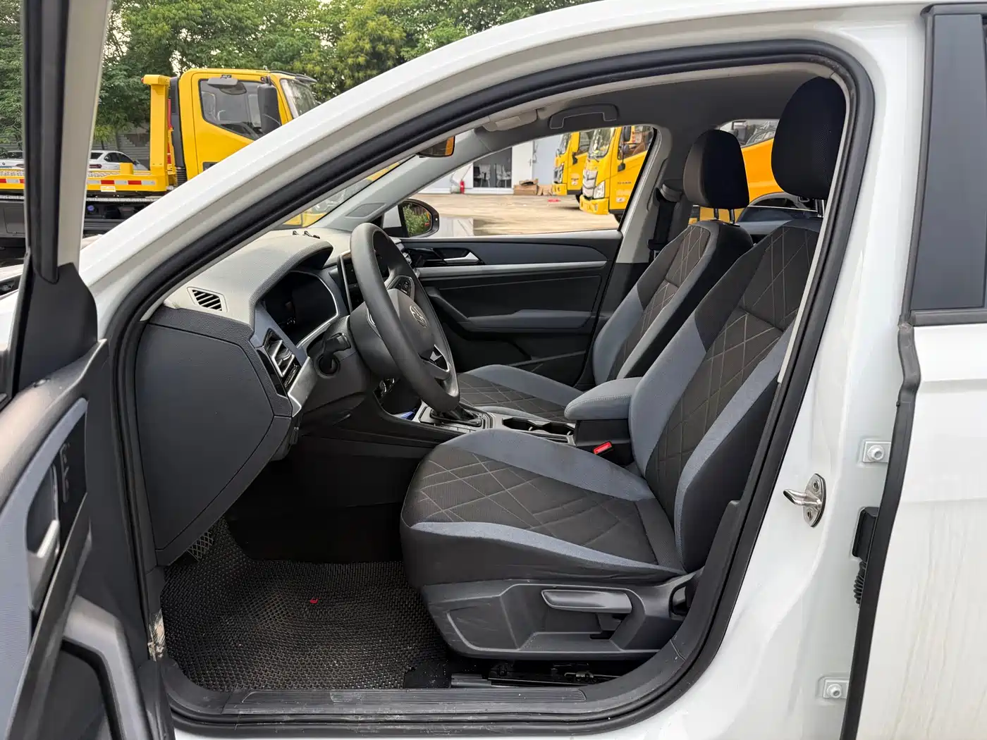 Volkswagen Lavida 2024 Model 1.5L Automatic Delight Edition фото 5