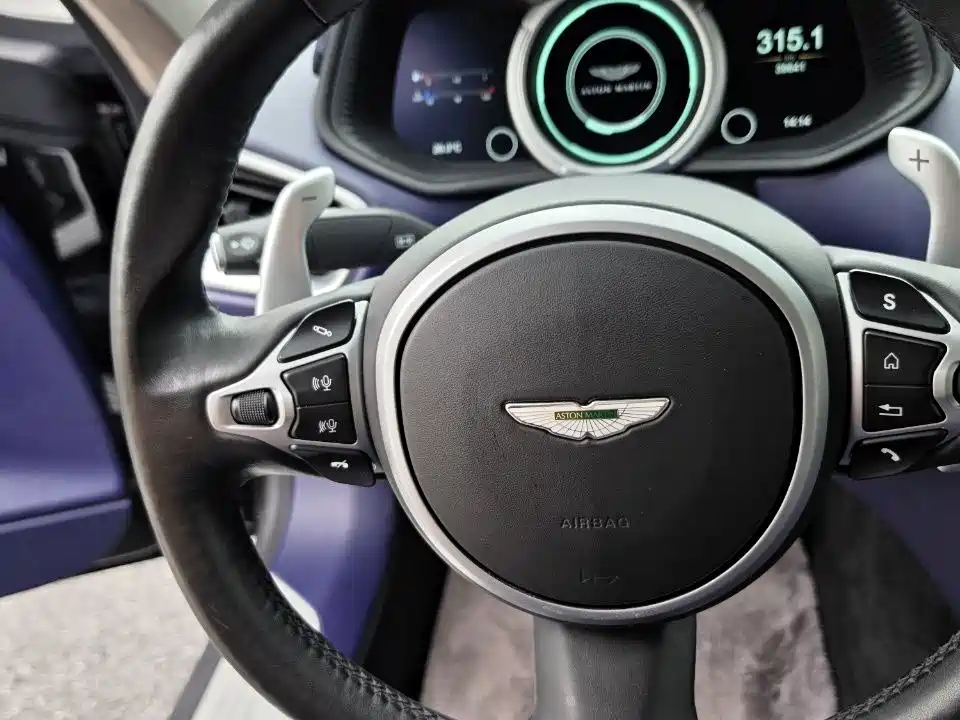 Фото 5 - Aston Martin DB11