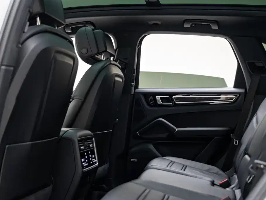 صورة 12 - Porsche Cayenne New Energy