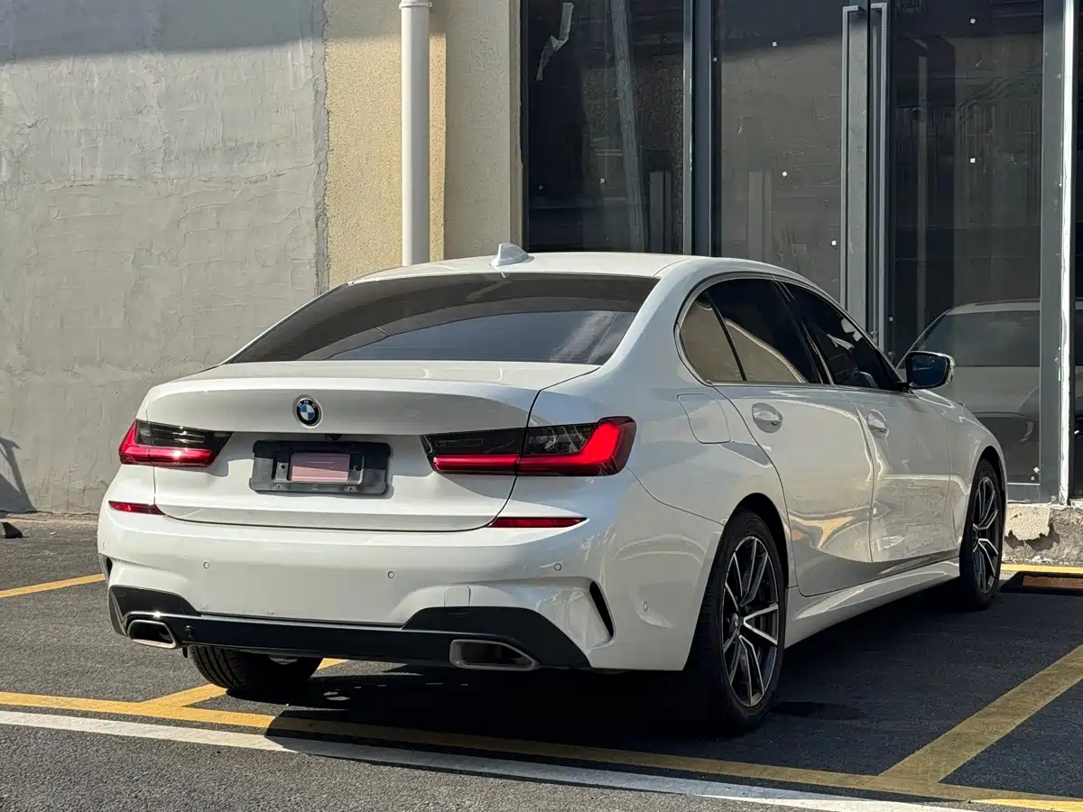 Photo 7 - BMW 3 Series
