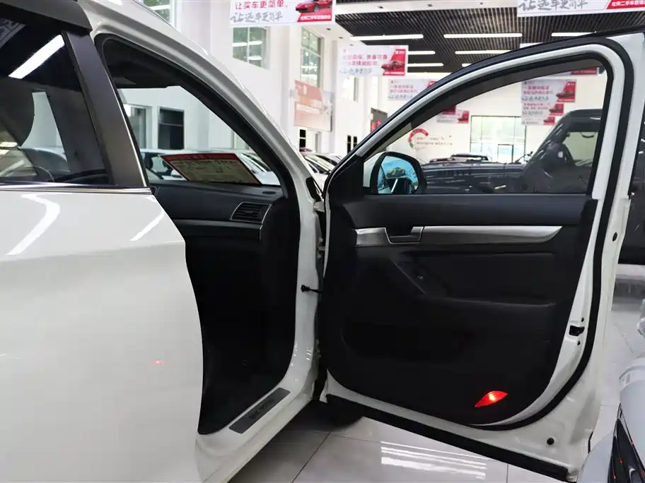 BAIC Senova X65 2015 2015 2.0T Automatic Luxury