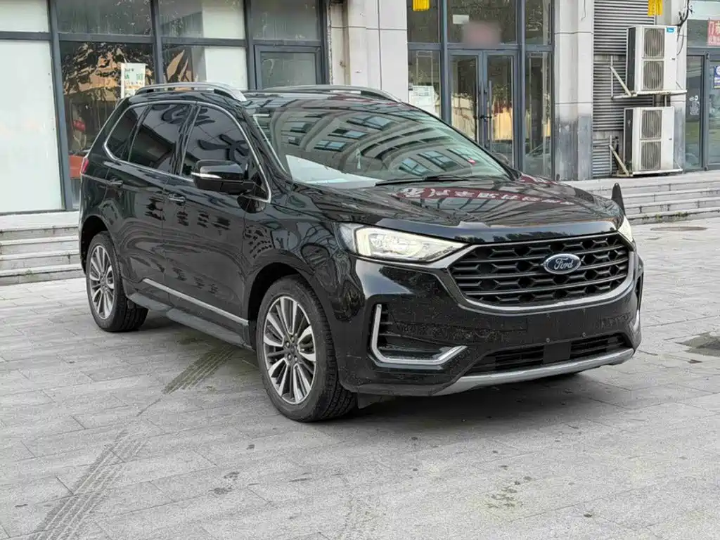 Фото 10 - Ford Edge