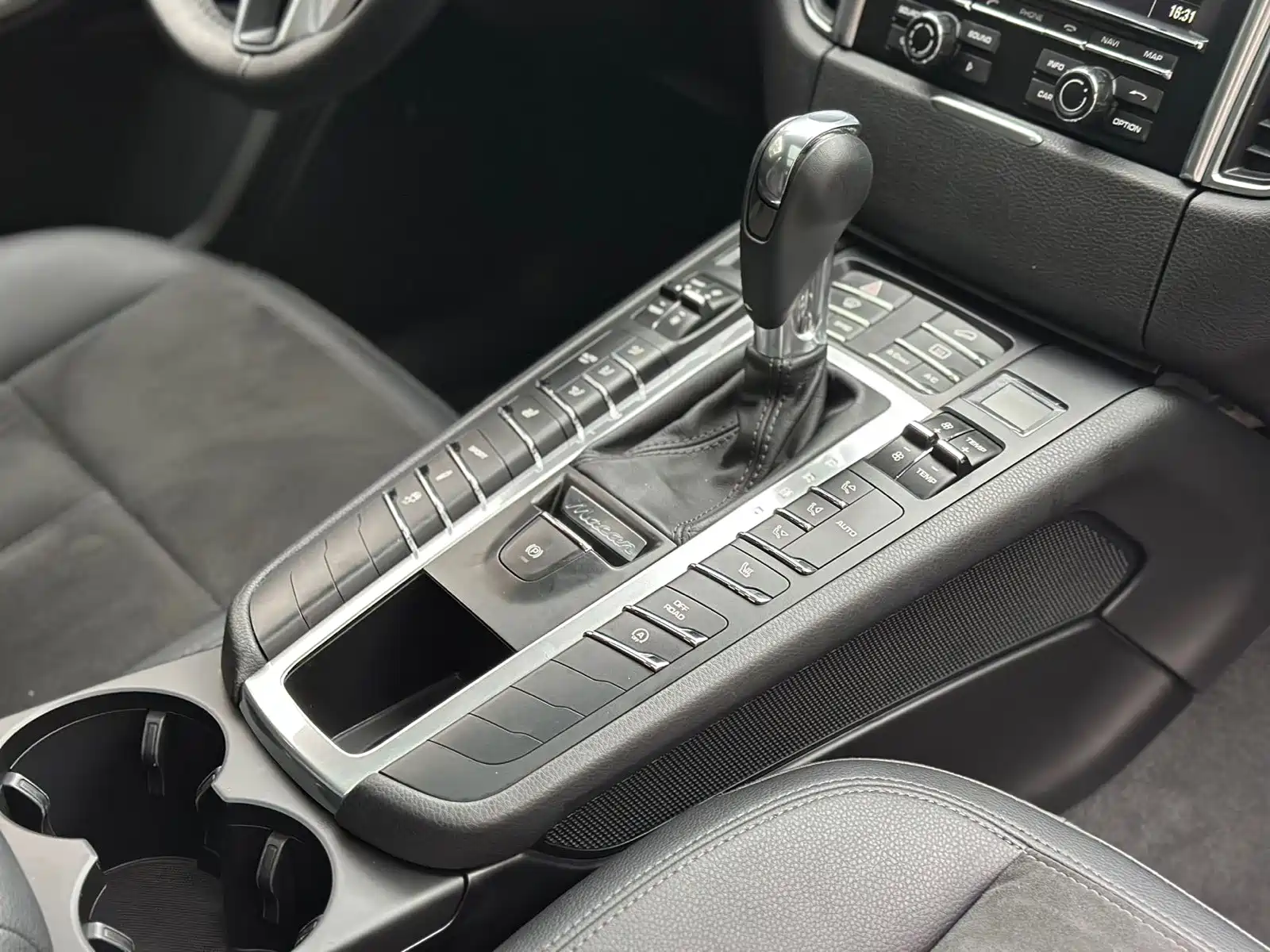 Photo 11 - Porsche Macan
