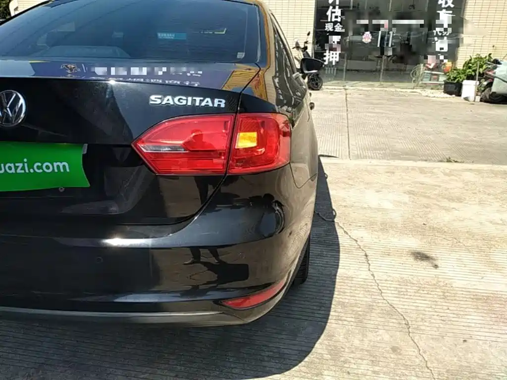 Volkswagen Sagitar 2014 Facelift 1.6L Automatic Leading Version фото 8