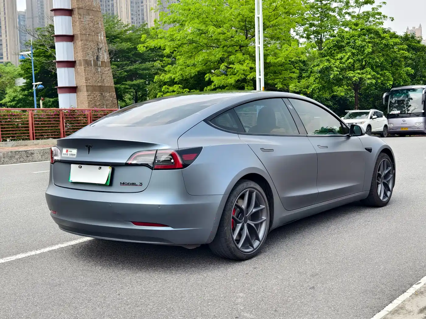 TESLA MODEL 3