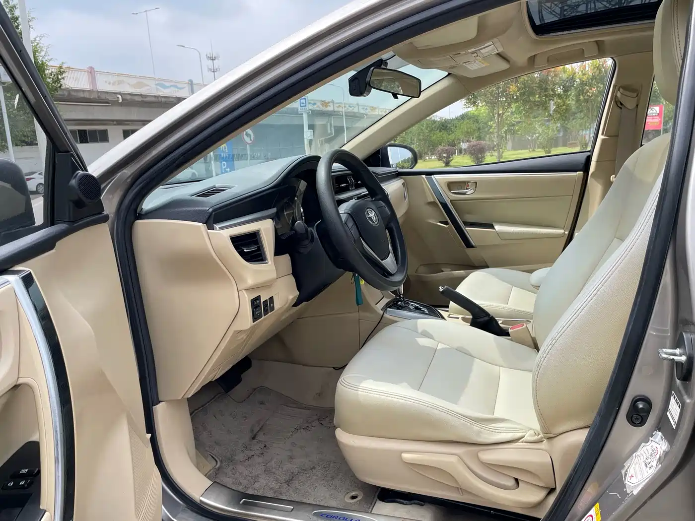 Toyota Corolla 2014 1.6L CVT GL-i фото 5