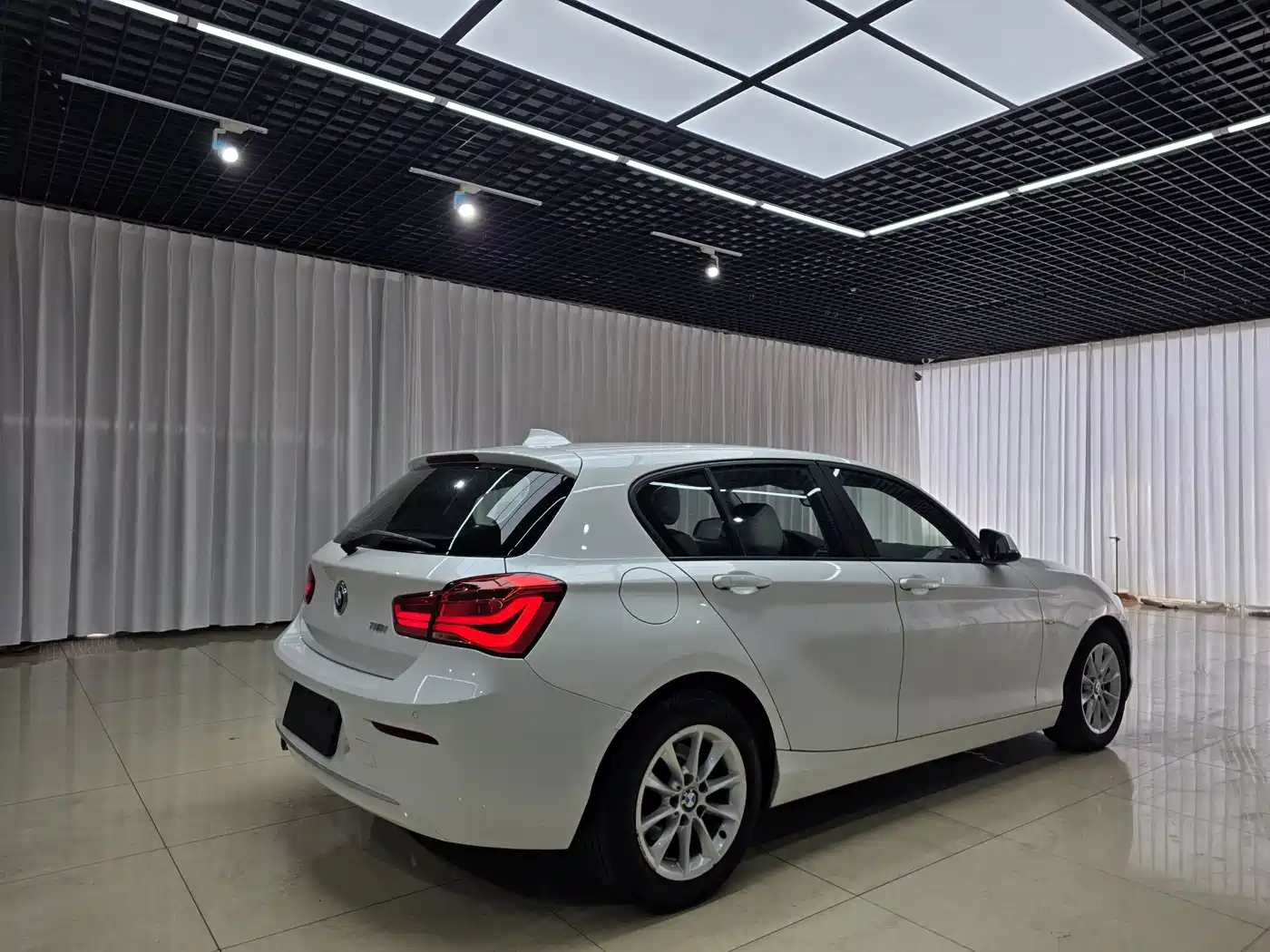 BMW 1 Series (Import) 2015 118i Urban Design Package фото 5