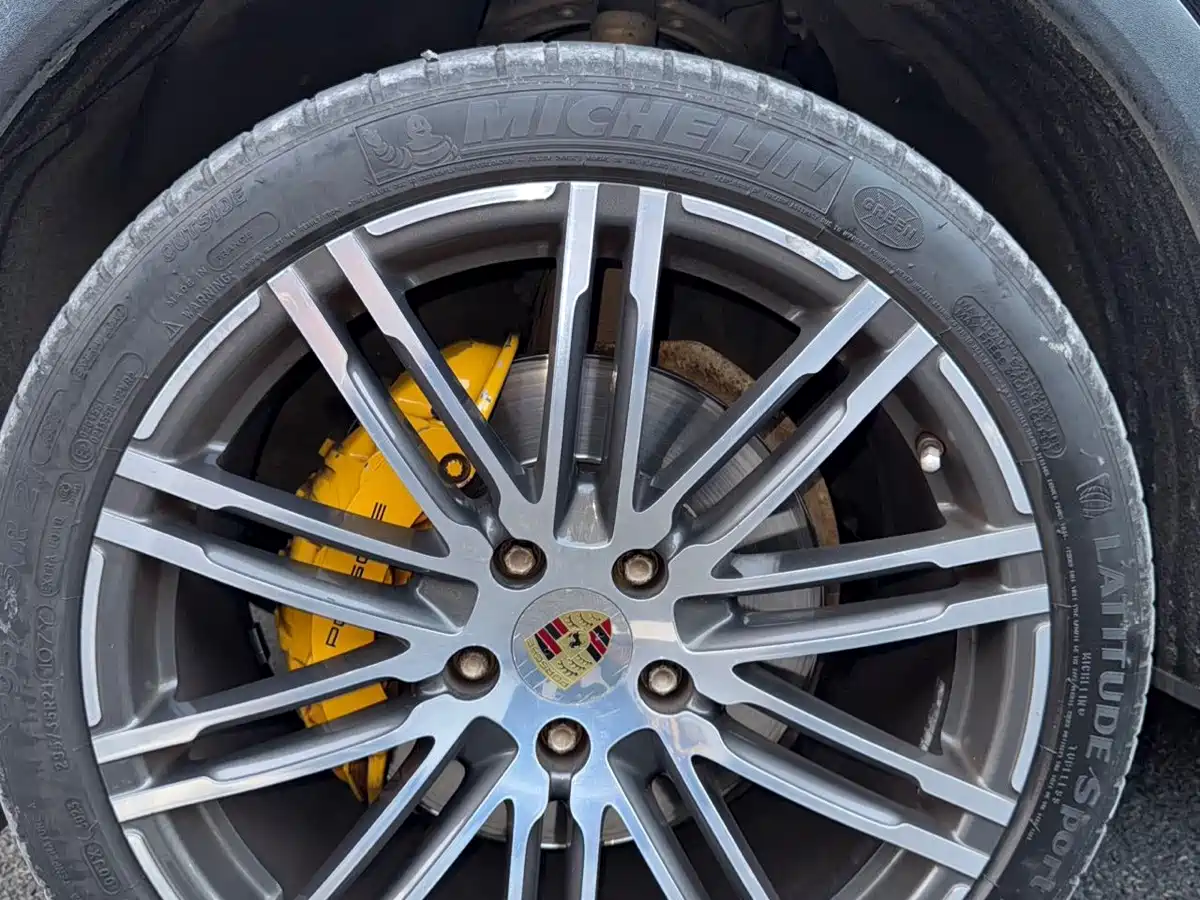 Photo 11 - Porsche Cayenne