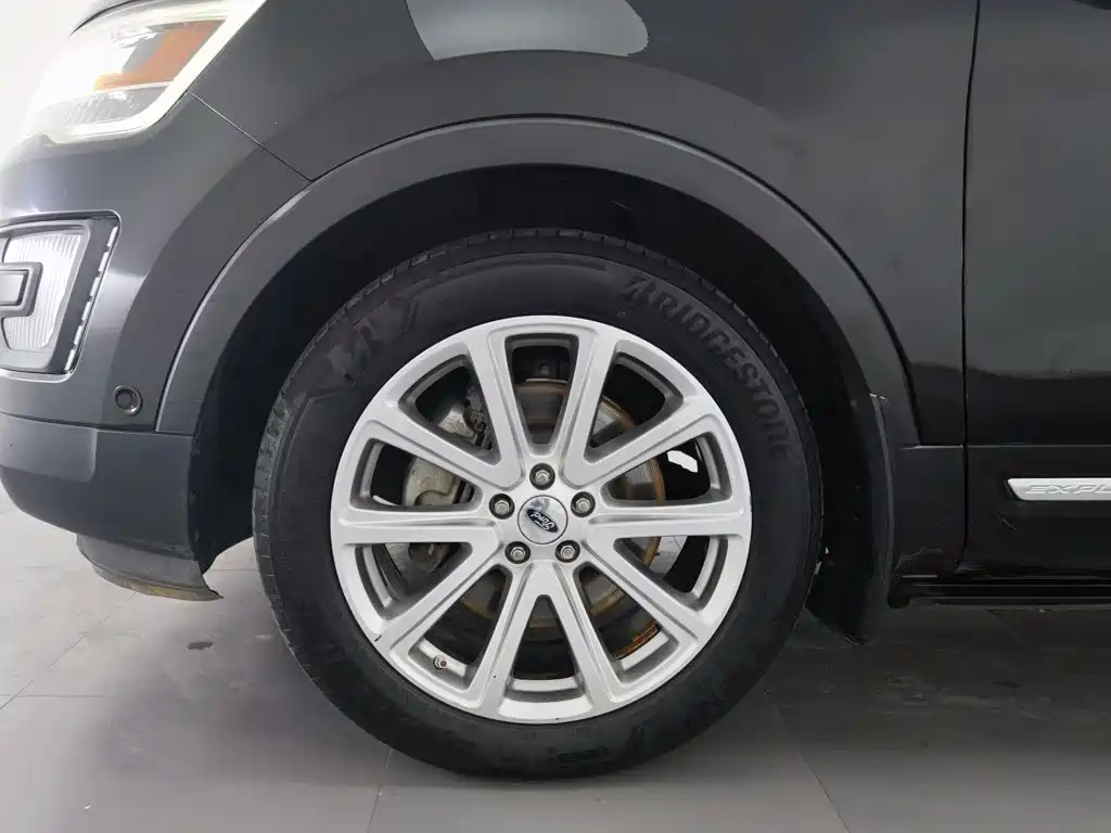 Photo 17 - Ford Explorer (Import)