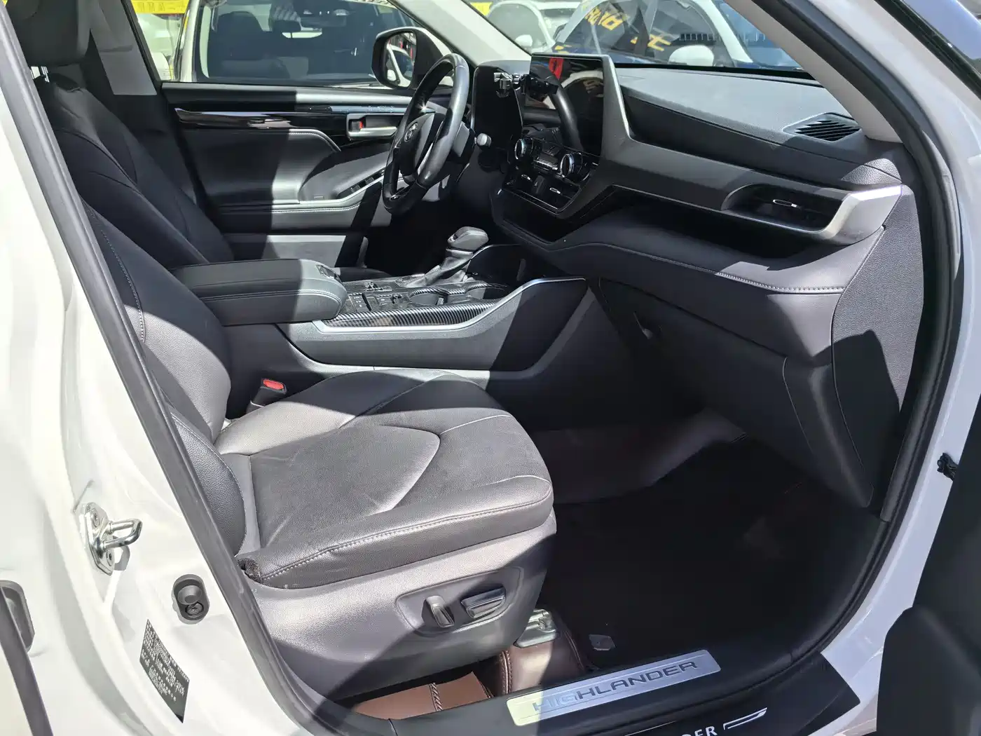 Toyota Highlander 2022 Model Dual Engine 2.5L 4WD Premium Edition 7-Seater фото 12
