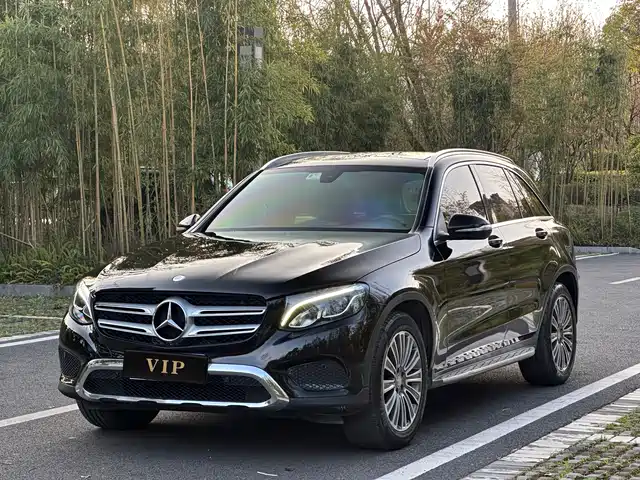 MERCEDES-BENZ GLC