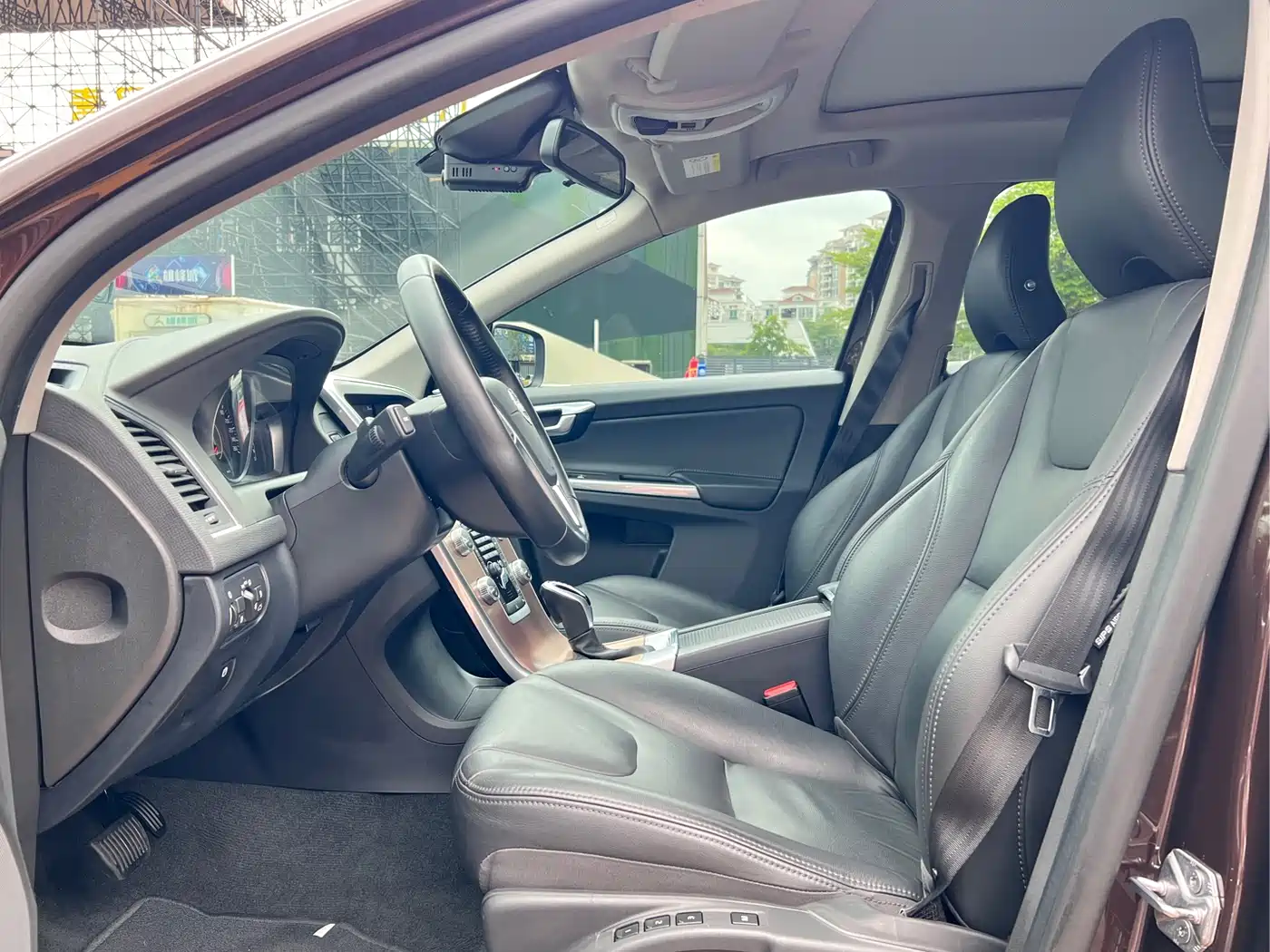 Фото 8 - Volvo XC60