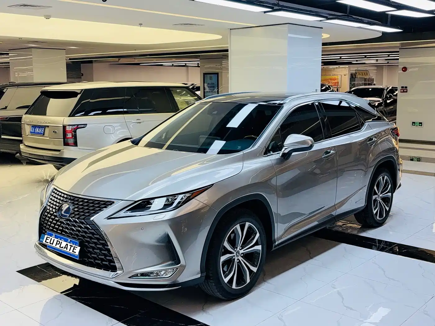Фото 1 - Lexus RX