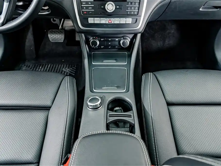 Mercedes-Benz GLA 2017 GLA 200 Dynamic фото 15