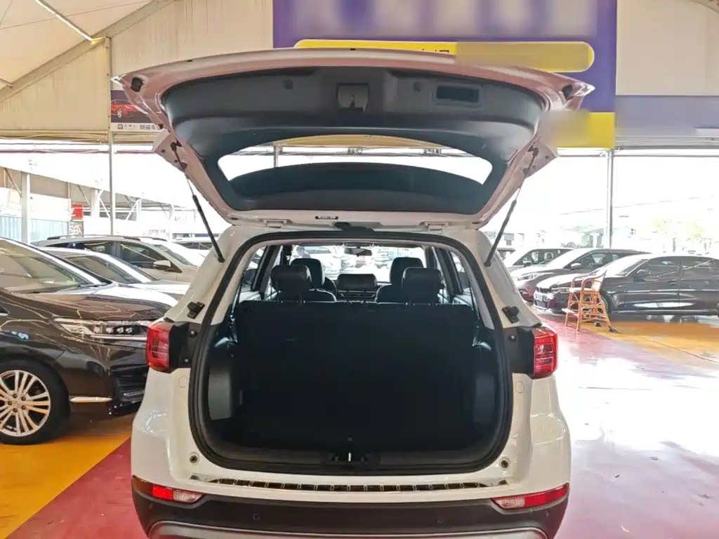 Фото 19 - Changan CS75
