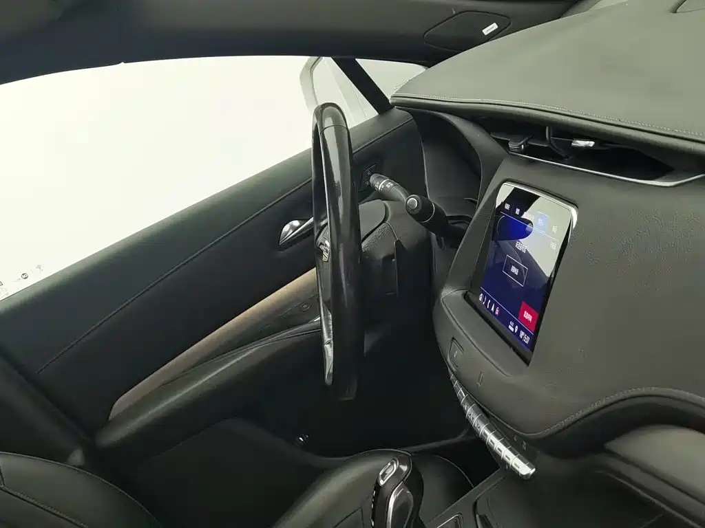 Photo 22 - Cadillac XT4