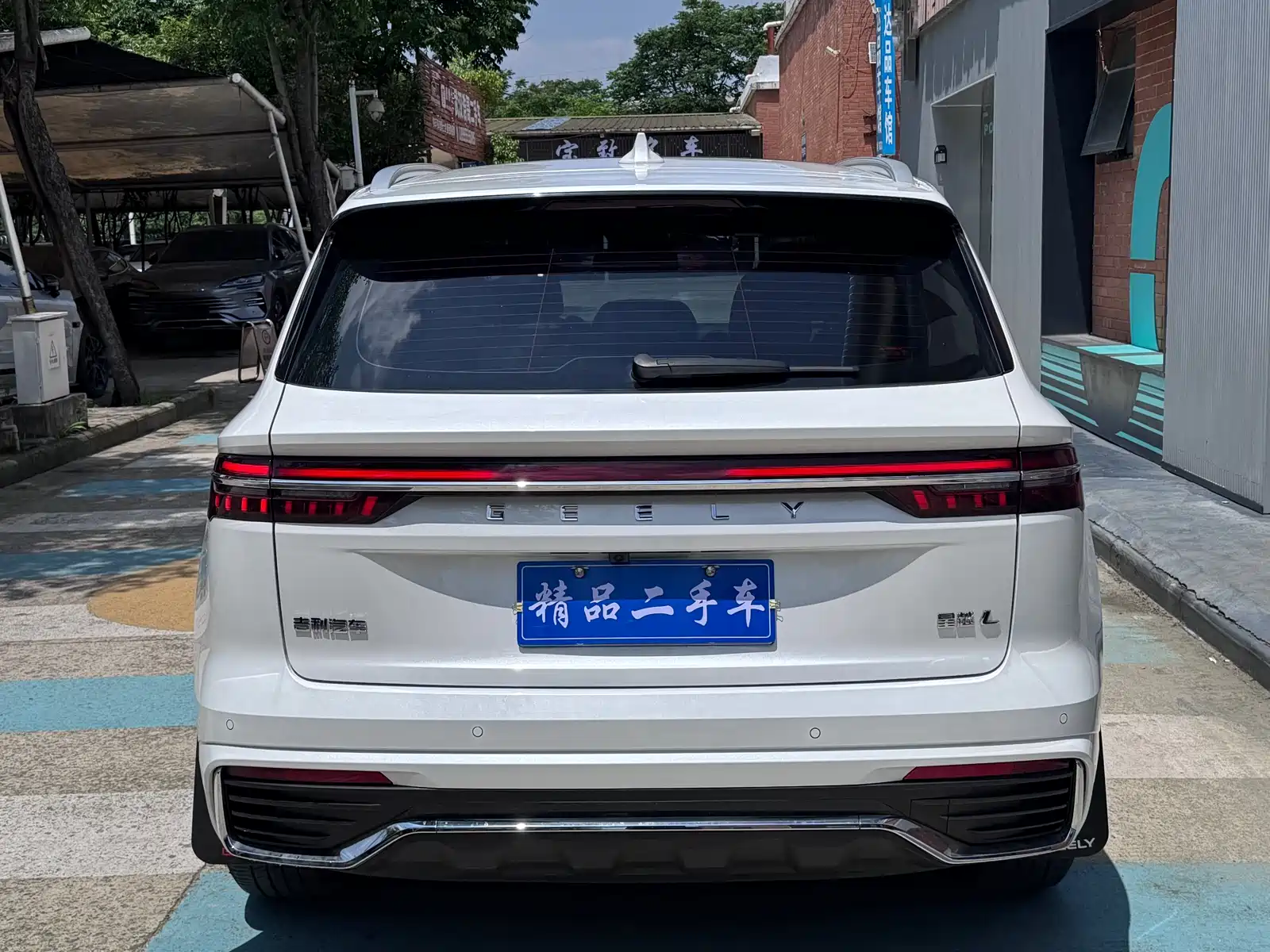 Фото 8 - Geely Monjaro