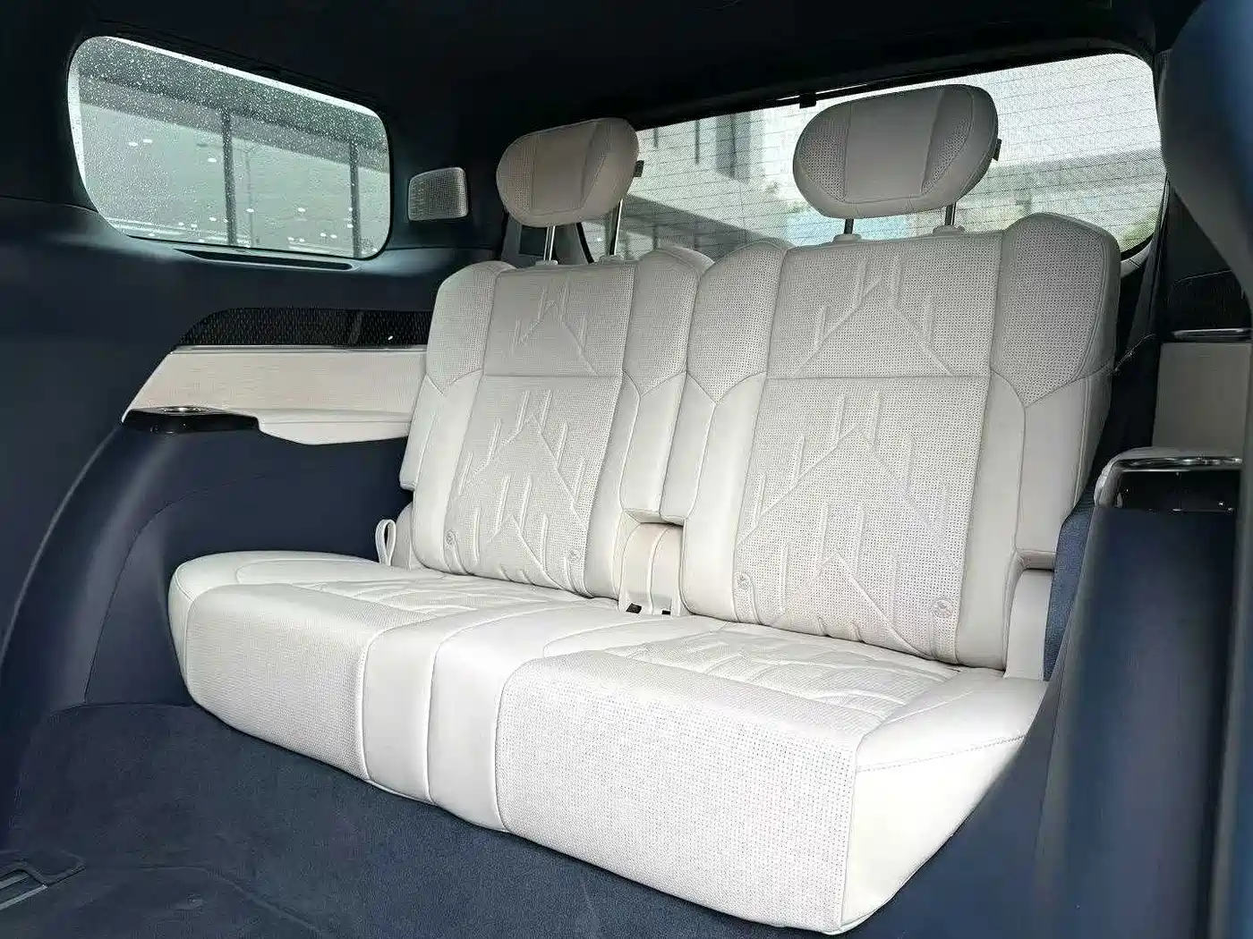 ZEEKR 009 2025 2024 6-seat Executive AWD 108kWh