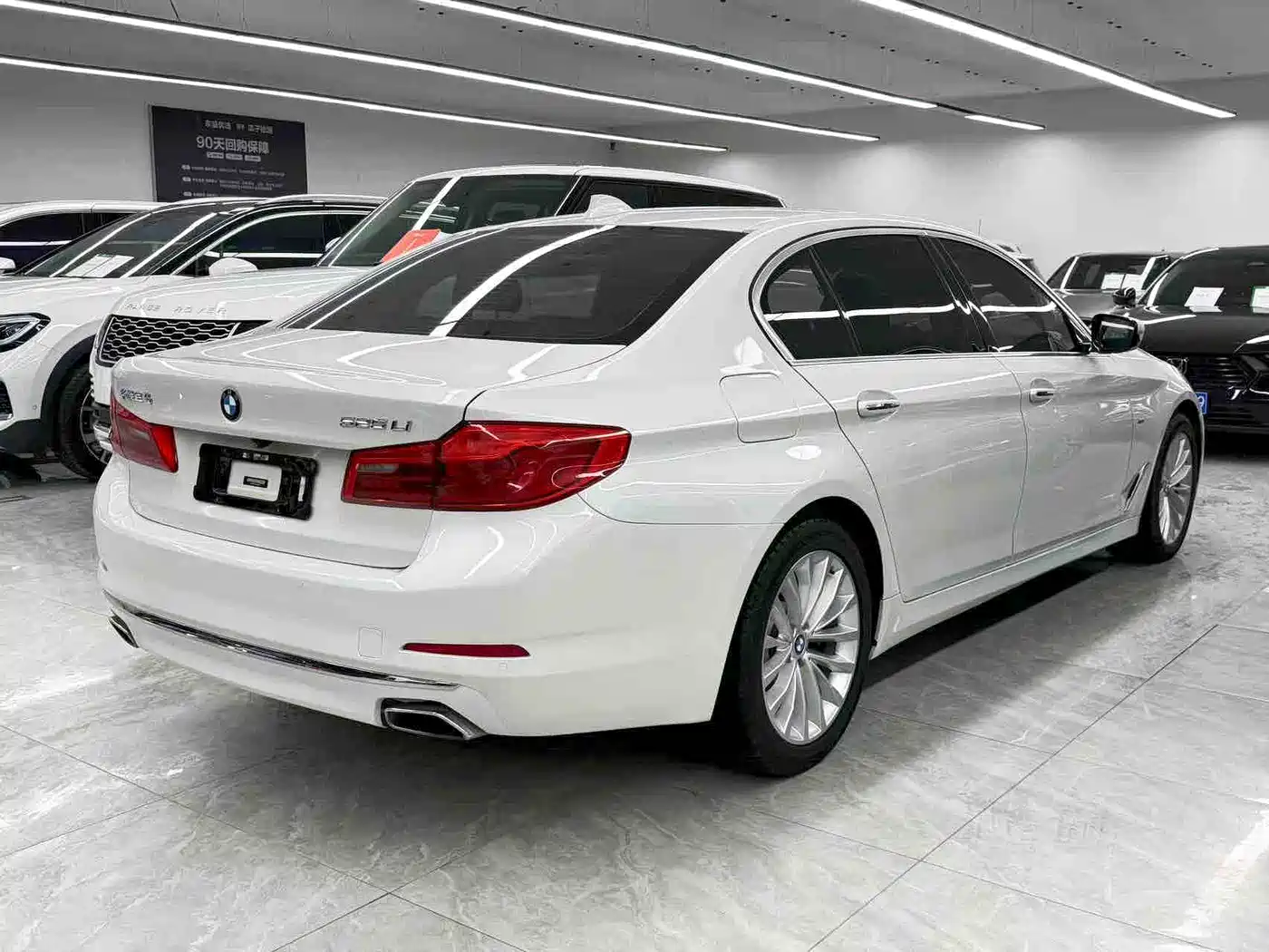 BMW 5 Series 2018 525Li Luxury Package фото 4