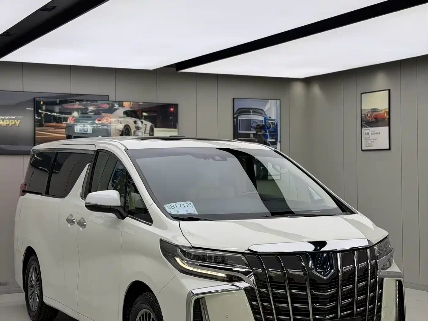 Toyota Alphard 2021 Hybrid 2.5L Luxury фото 3