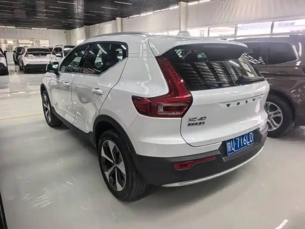 Volvo XC40 2025 2024 B4 AWD Smart Elite Luxury Edition