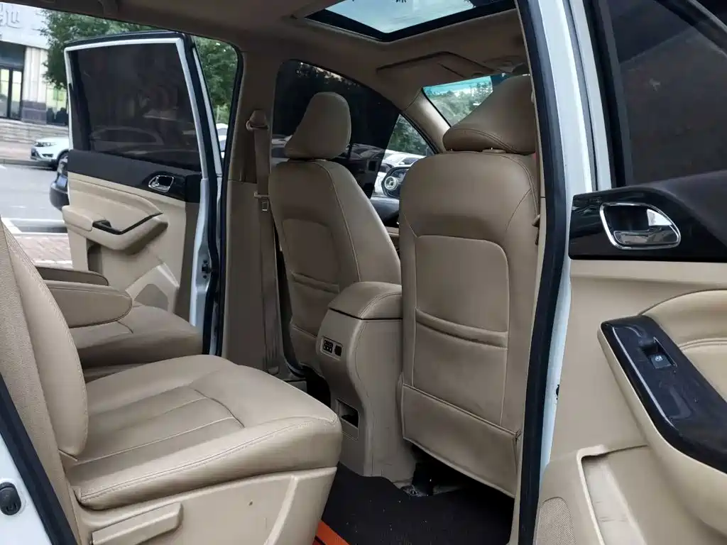 Photo 10 - Baojun 730