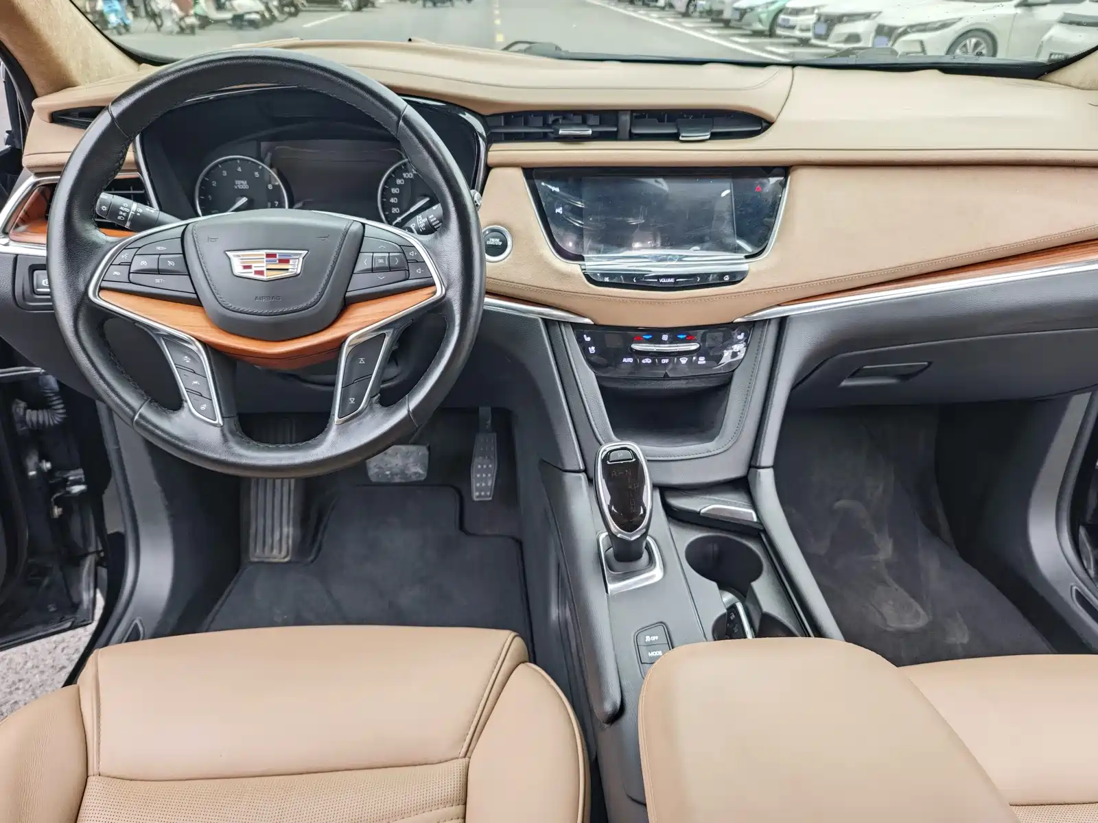 Фото 24 - Cadillac XT5