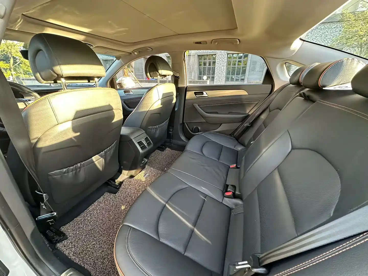 Photo 7 - Hyundai Sonata