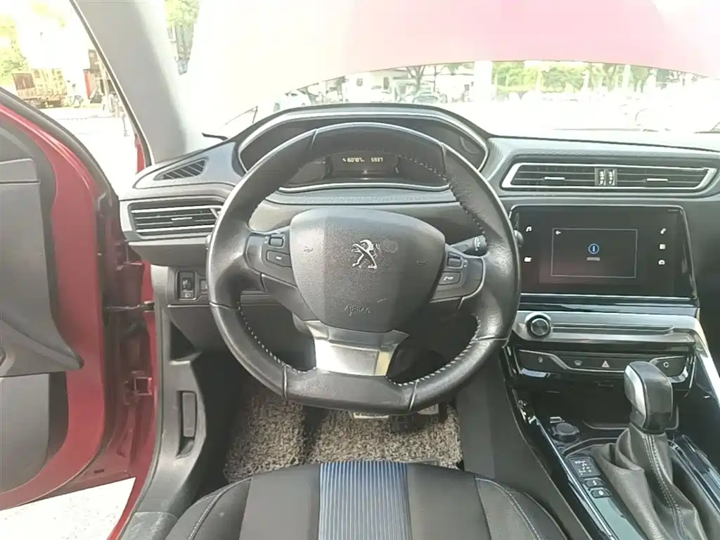 Peugeot 308 2018 1.6L Auto Luxury Edition фото 11