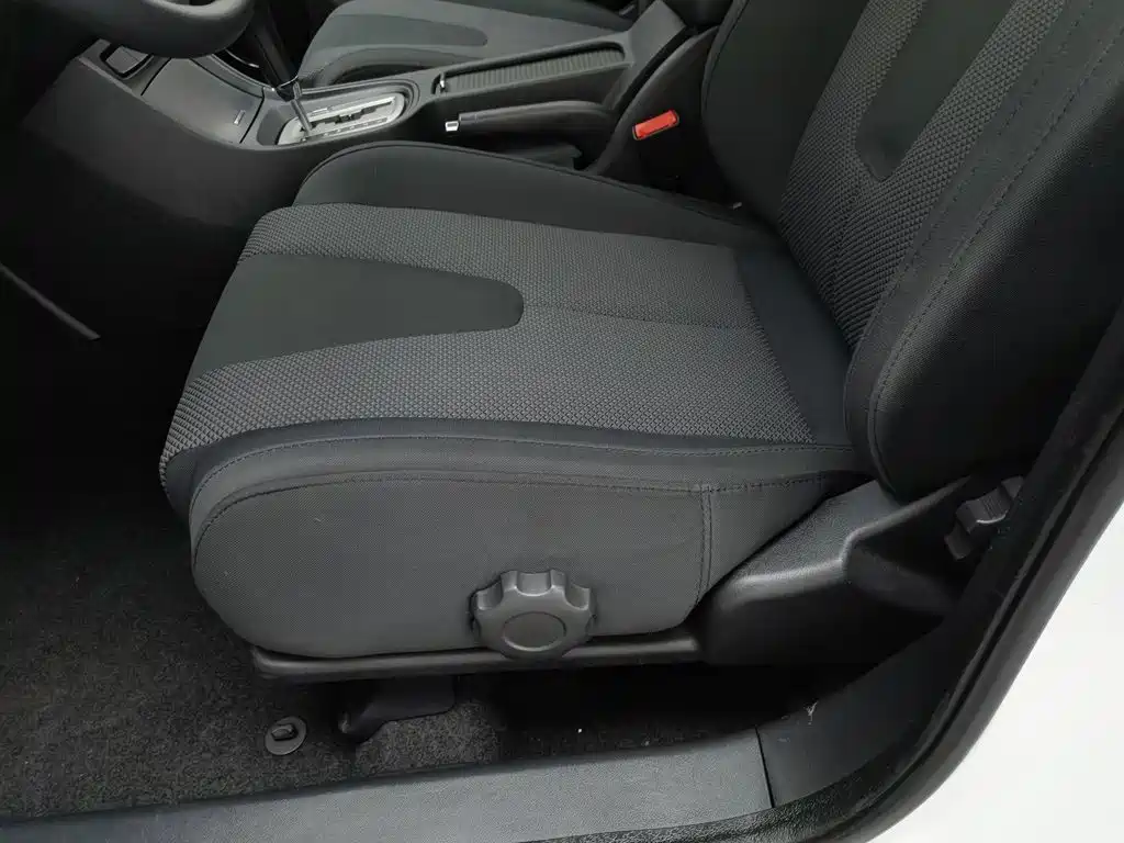 MG MG5 2013 2012 1.5L Automatic Luxury Edition