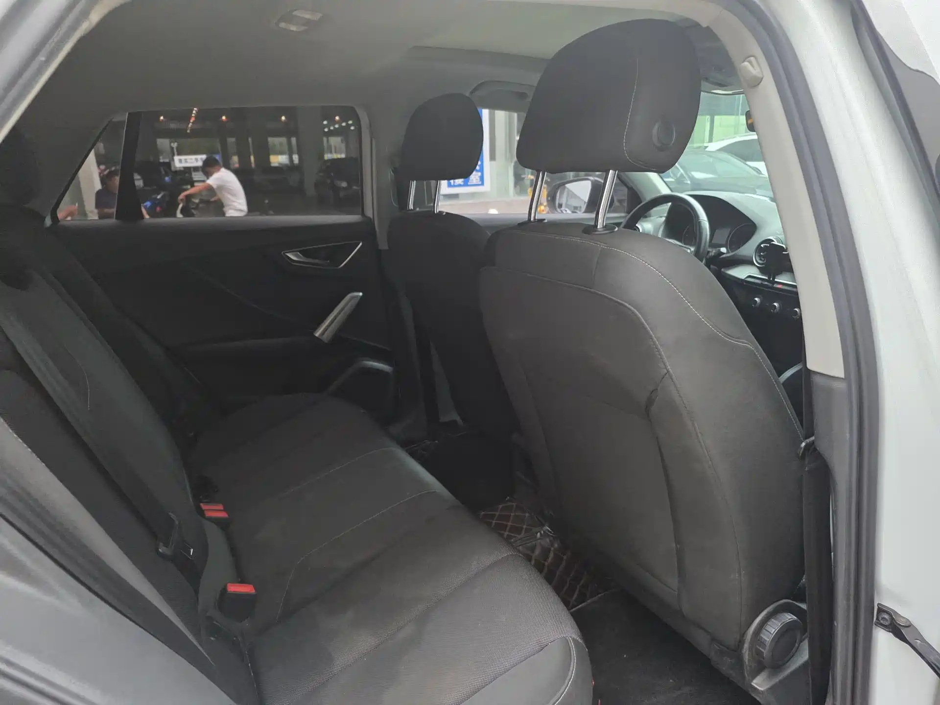 Photo 18 - Audi Q2L