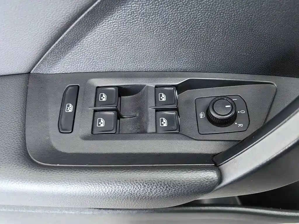 Фото 9 - Volkswagen Tharu