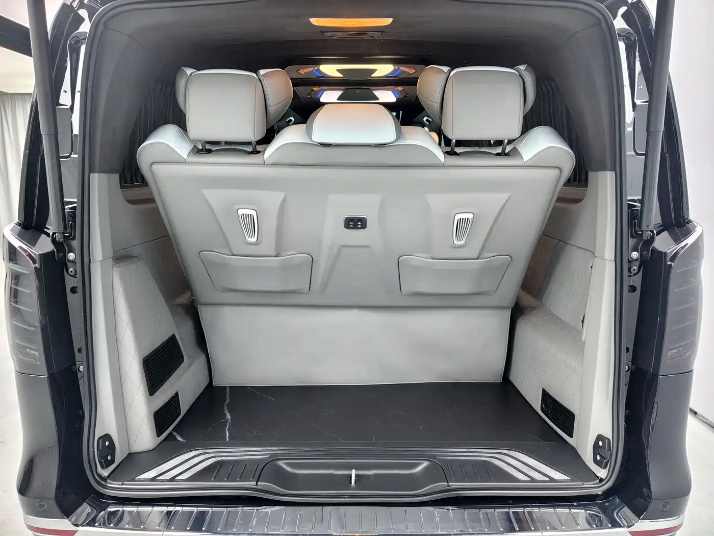 Mercedes-Benz Vito 2023 2.0T Business 7-Seater фото 26