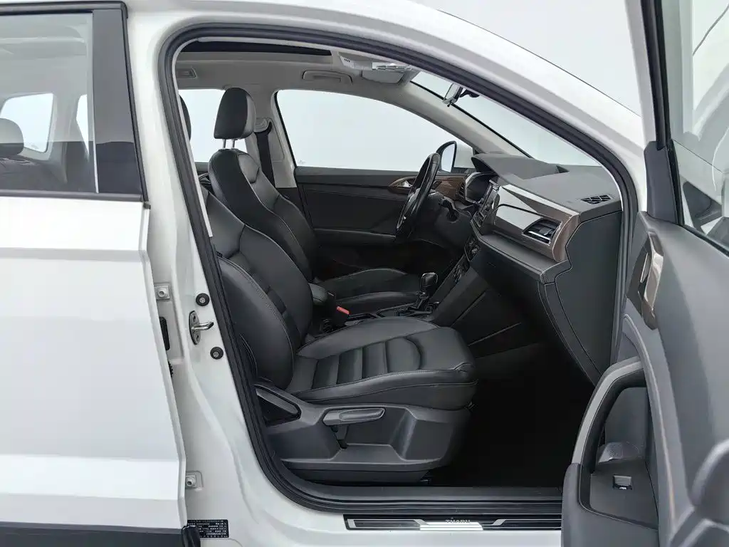 Фото 23 - Volkswagen Tharu