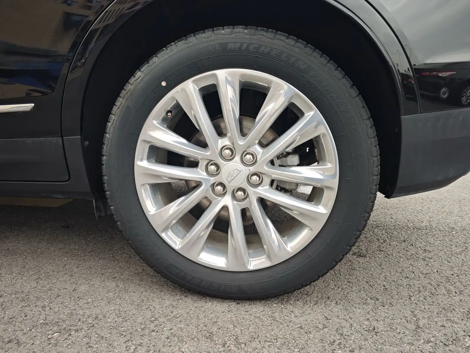 Фото 10 - Cadillac XT5