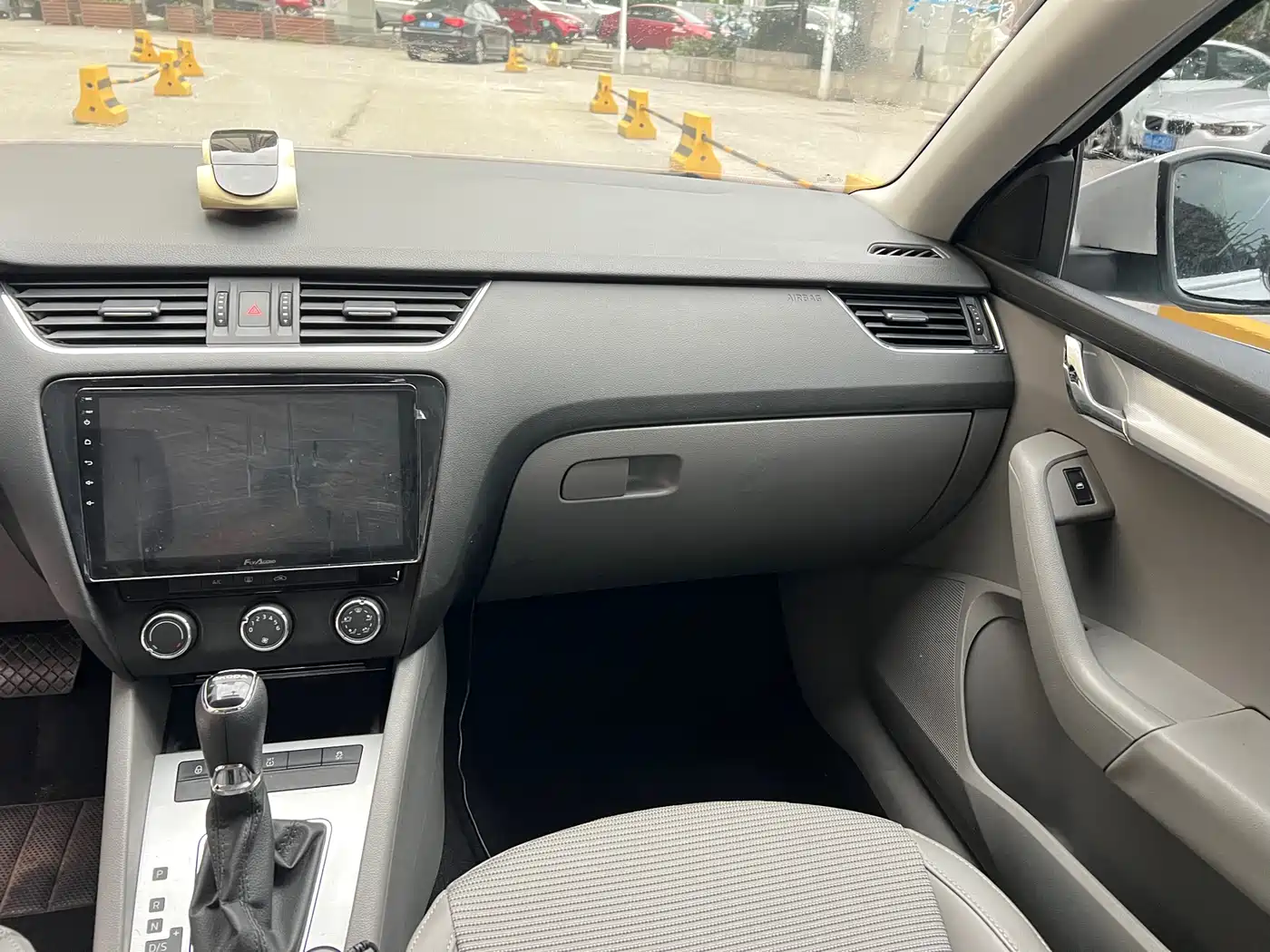 Škoda Octavia 2015 1.6L Automatic逸杰版 фото 11