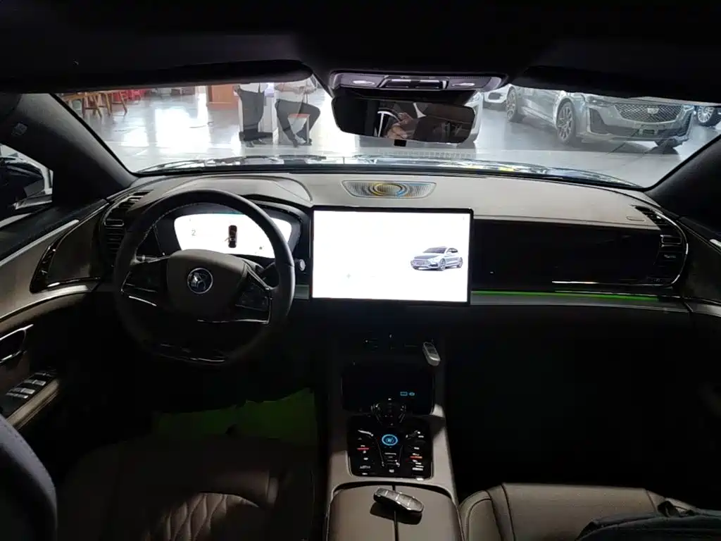 BYD Han 2024 DM-i Glory Edition 121KM Honor фото 10