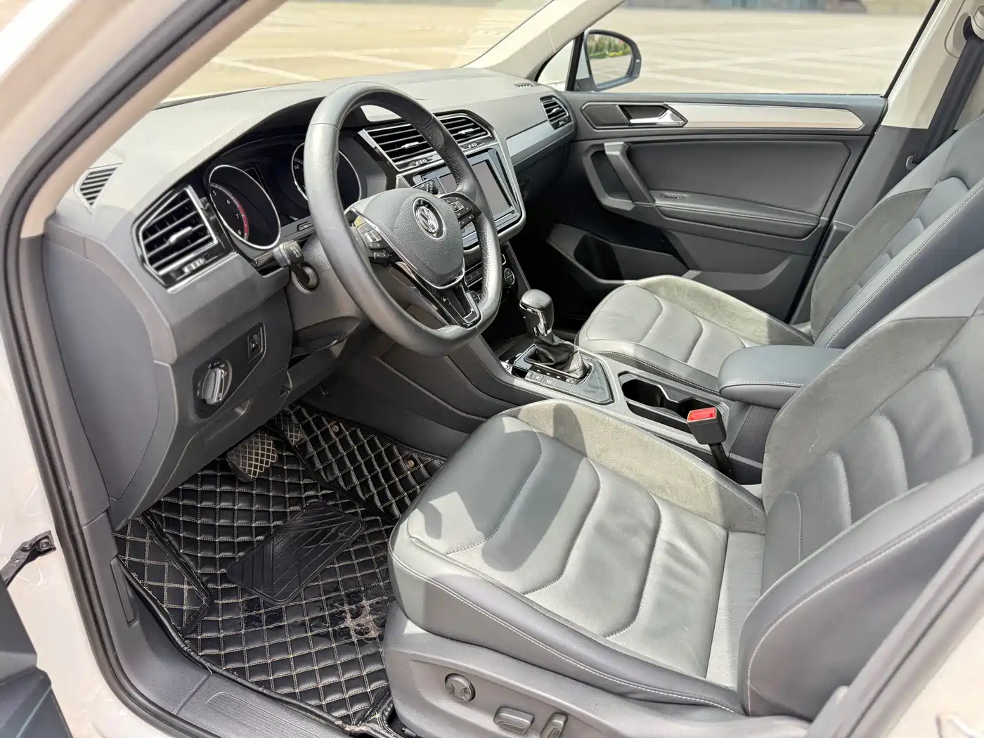 Volkswagen Tiguan L 2018 Facelift 330TSI Automatic 2WD Luxury Edition фото 4