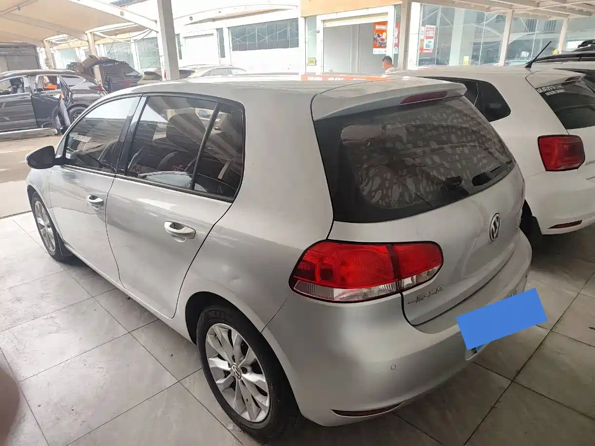 Volkswagen Golf 2011 1.6 Auto Luxury Edition фото 15