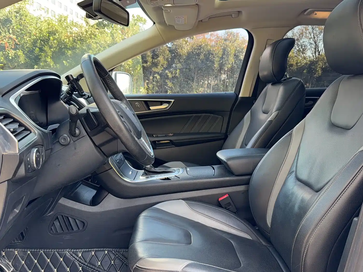 Фото 10 - Ford Edge