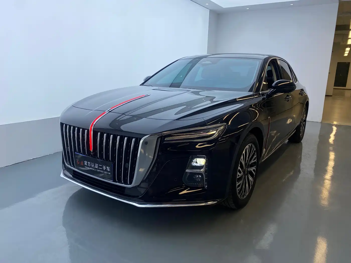 Hongqi H5 2024 2.0T Automatic Smart Connect Flag Smooth Edition