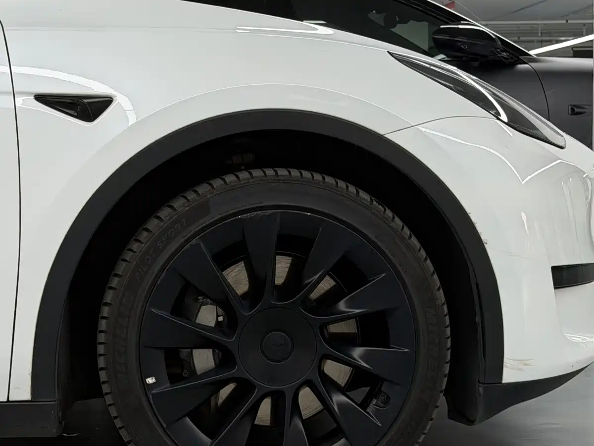 Фото 6 - Tesla Model Y