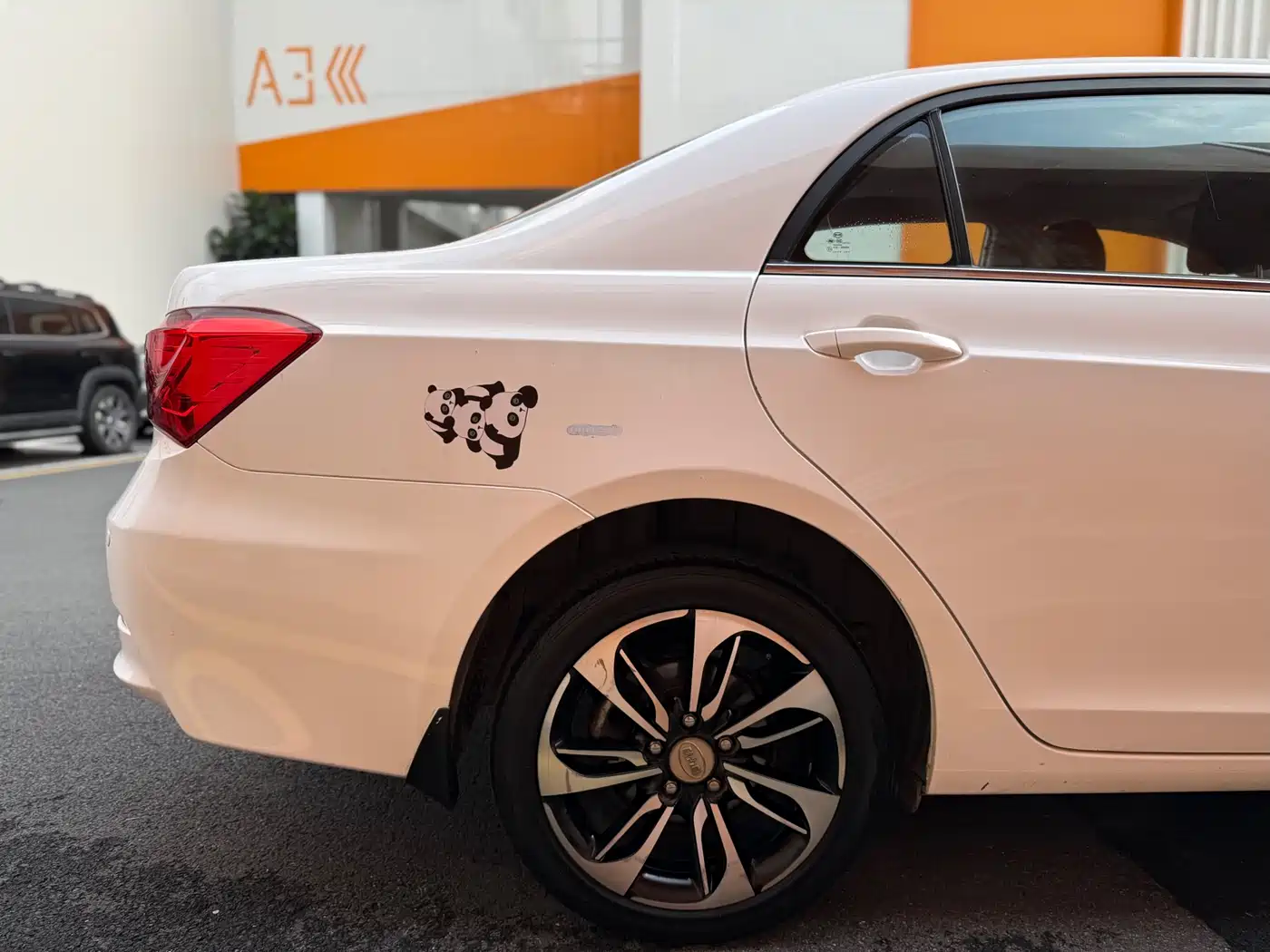 BYD Qin New Energy 2015 1.5T Dual Crown Flagship Edition фото 34