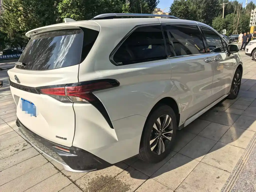 Toyota Granvia 2024 2023 2.5L Hybrid Luxury Edition